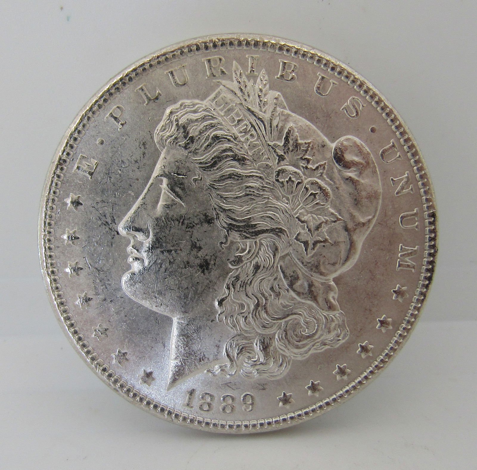 1889 MORGAN SILVER DOLLAR US COIN UNC (1 of 2)