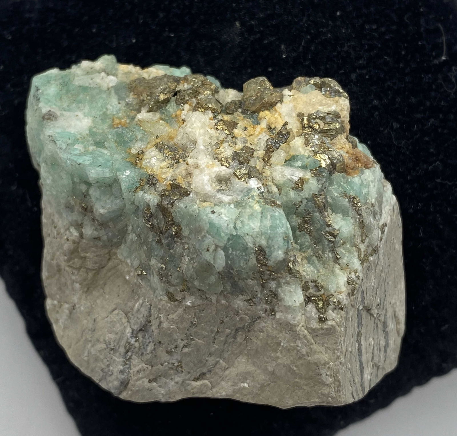 EMERALD AND PYRITE VEIN MINERAL NUGGET GEMSTONE (1 of 4)