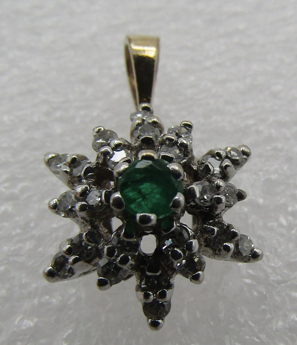 10K GOLD 1 EMERALD 24 DIAMOND NECKLACE PENDANT: VINTAGE ESTATE EMERALD & 24 DIAMOND 10K WHITE & YELLOW GOLD PENDANT. MEASURES 5/8 INCH LONG BY 1/2" WIDE. WEIGHS 1.1 GRAMS. EXCELLENT CONDITION. USA SHIPPING $5. NO INTERNATIONAL SHIPPING.