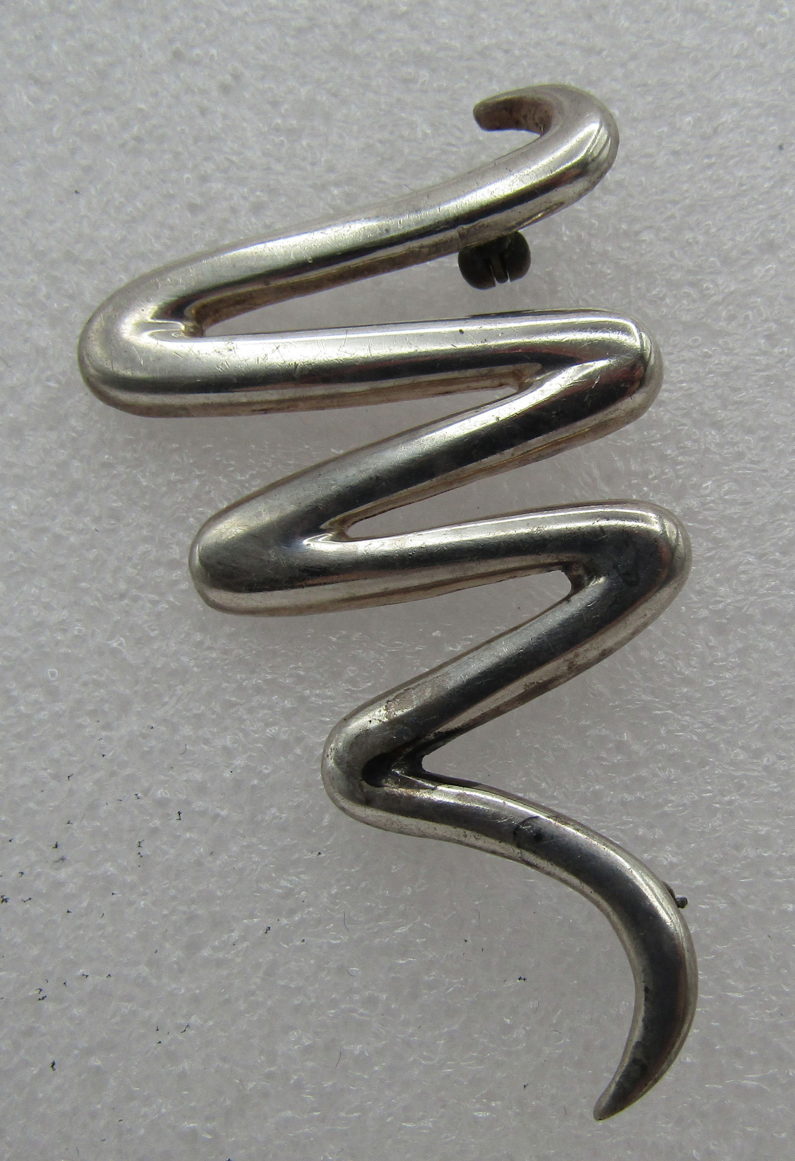 ZIG ZAG PIN STERLING SILVER BROOCH (1 of 2)