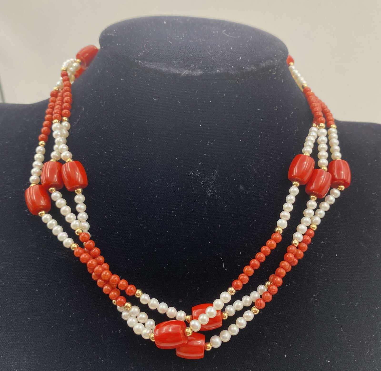 14K SOLID GOLD RED CORAL 3 STRAND PEARL NECKLACE (1 of 5)