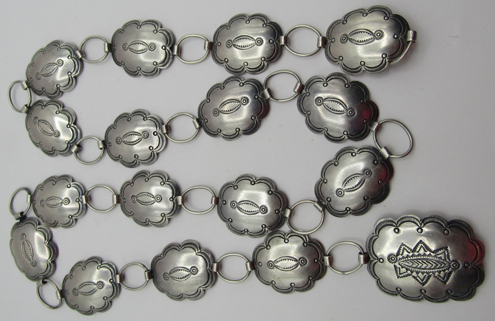 98GRAM FRED HARVEY ERA CONCHO BELT STERLING SILVER: HAND STAMPED VINTAGE ESTATE NATIVE AMERICAN SOUTHWEST NAVAJO INDIAN JEWELRY. MEASURES 32.5 INCHES LONG WITH 16 CONCHOS 1 3/8 INCHES LONG. PLUS THE BUCKLE 1 5/8" BY 1 1/4'. TESTED STERLING SILVER, WEIG