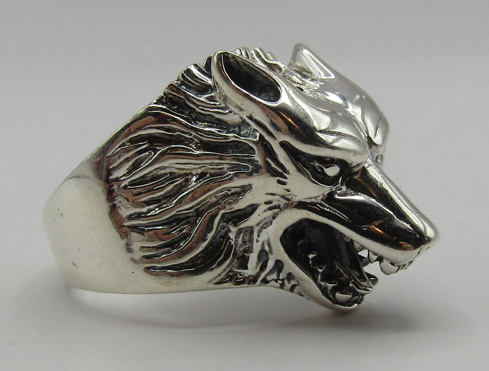 STERLING SILVER WOLF RING SIZE 13 (1 of 4)