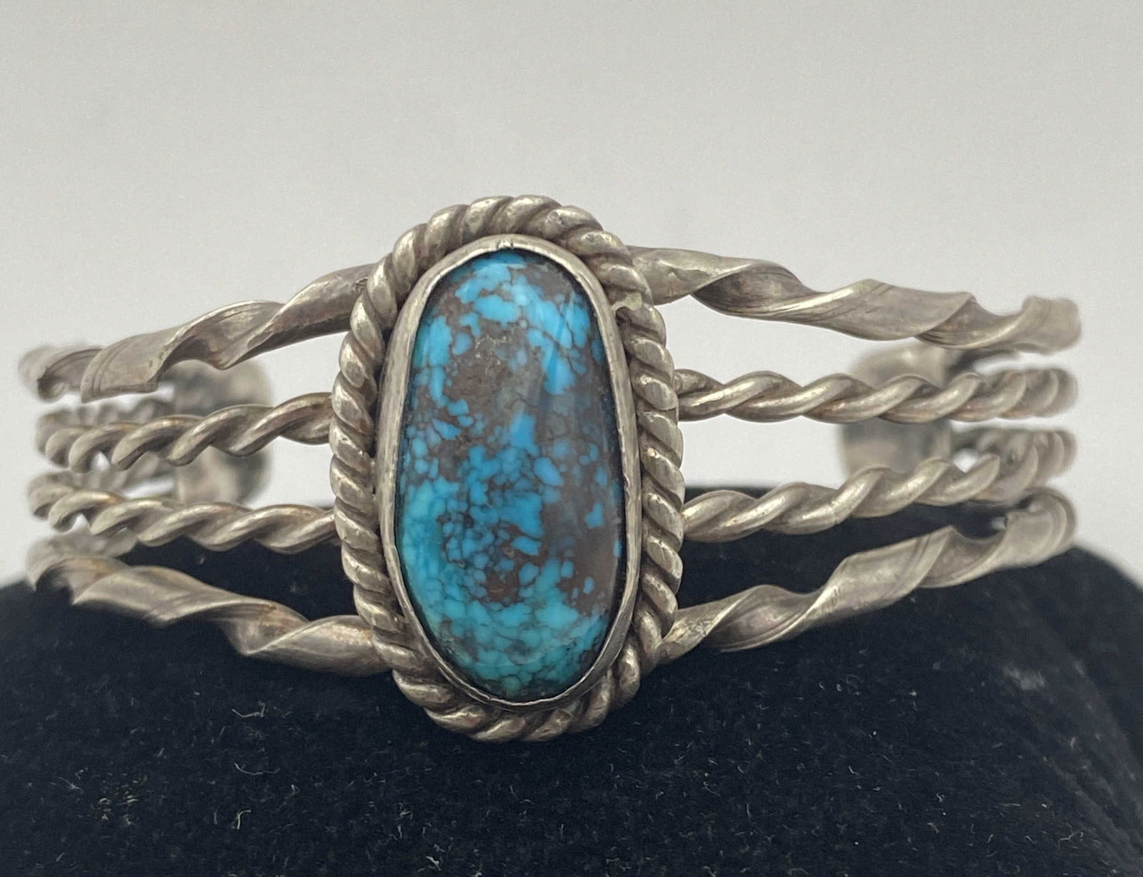 SPIDERWEB TURQUOISE STERLING NAVAJO BRACELET (1 of 4)