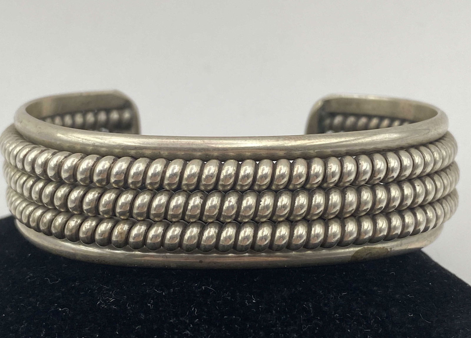 43 GRAM NAVAJO 3 COIL STERLING BRACELET (1 of 3)