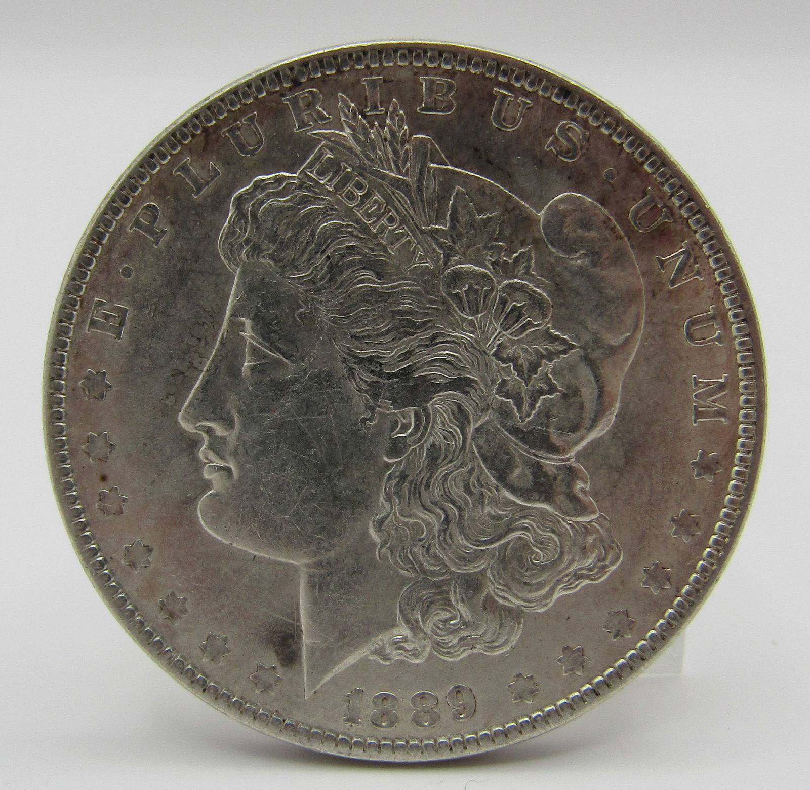1889 MORGAN SILVER DOLLAR US COIN (1 of 2)