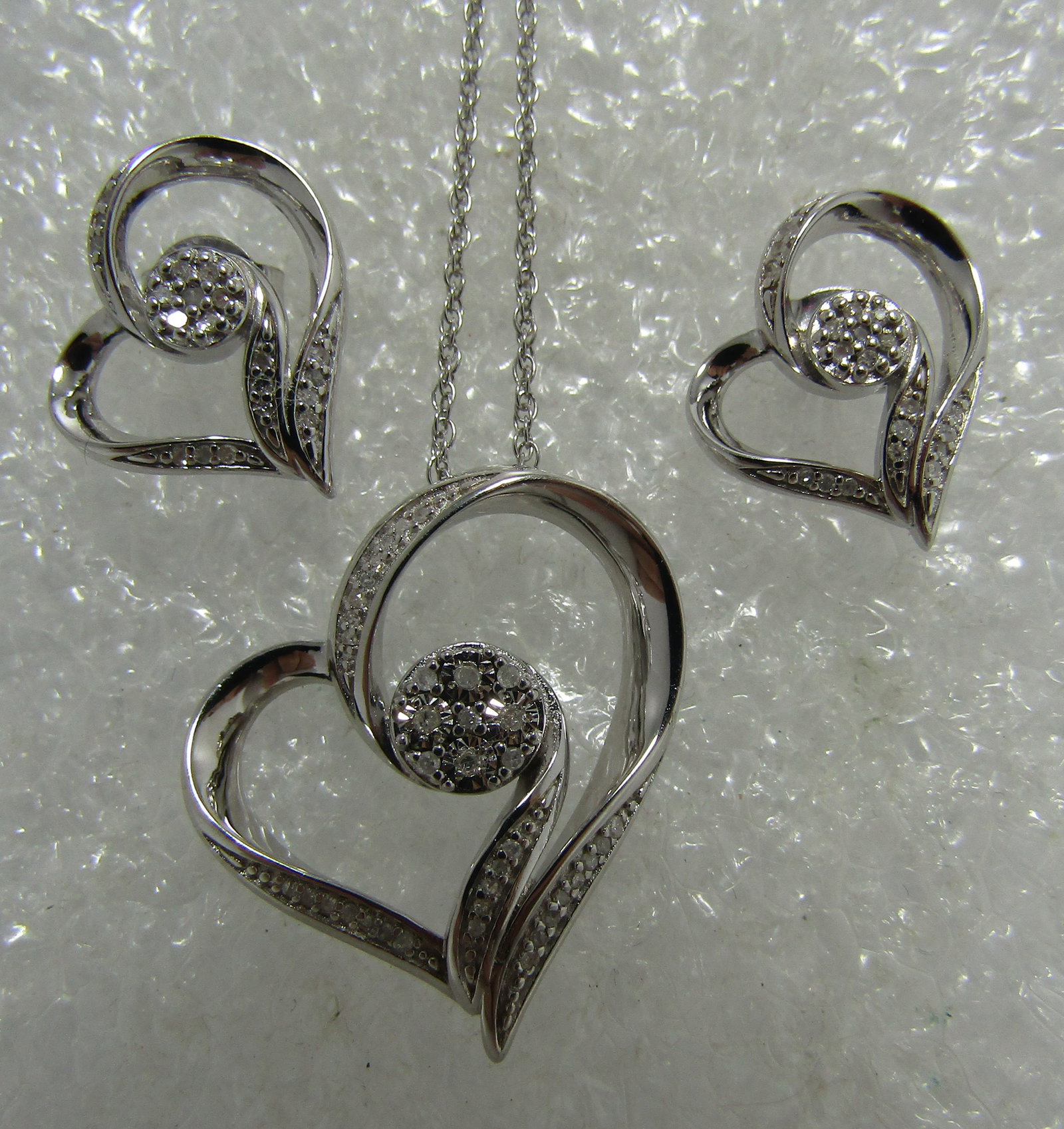 75 DIAMOND EARRINGS & NECKLACE STERLING SILVER: VINTAGE ESTATE 75 DIAMOND & STERLING SILVER NECKLACE AND EARRING SET. MEASURES 18 INCHES LONG WITH A 1" BY 1" CHARM; PLUS 1/2" BY 1/2" EARRINGS.. WEIGH 5.8 GRAMS. EXCELLENT USED CONDITION. USA SHIPPIN