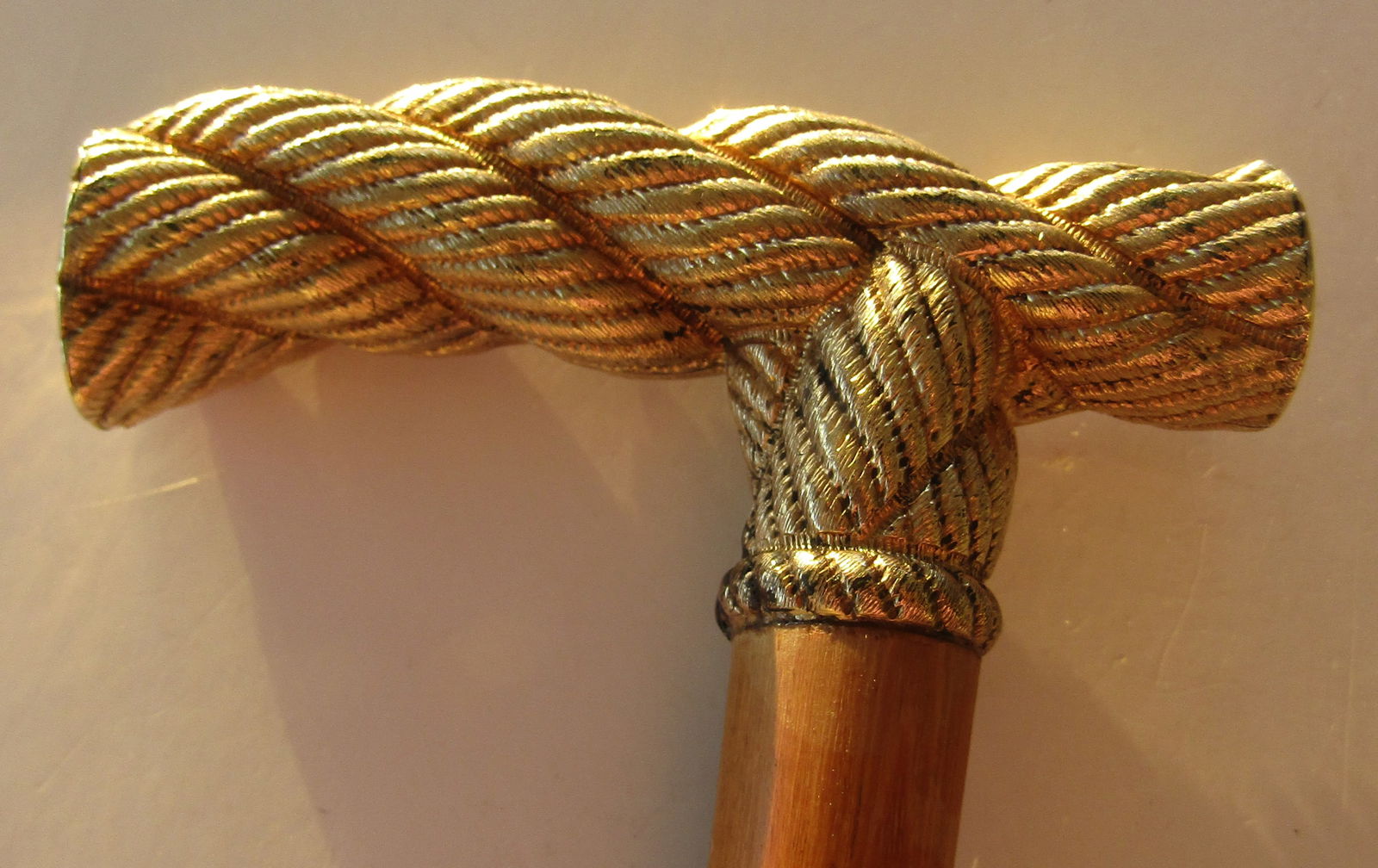 1880 GOLD CANE TWISTED ROPE HANDLE WALKING STICK (1 of 6)