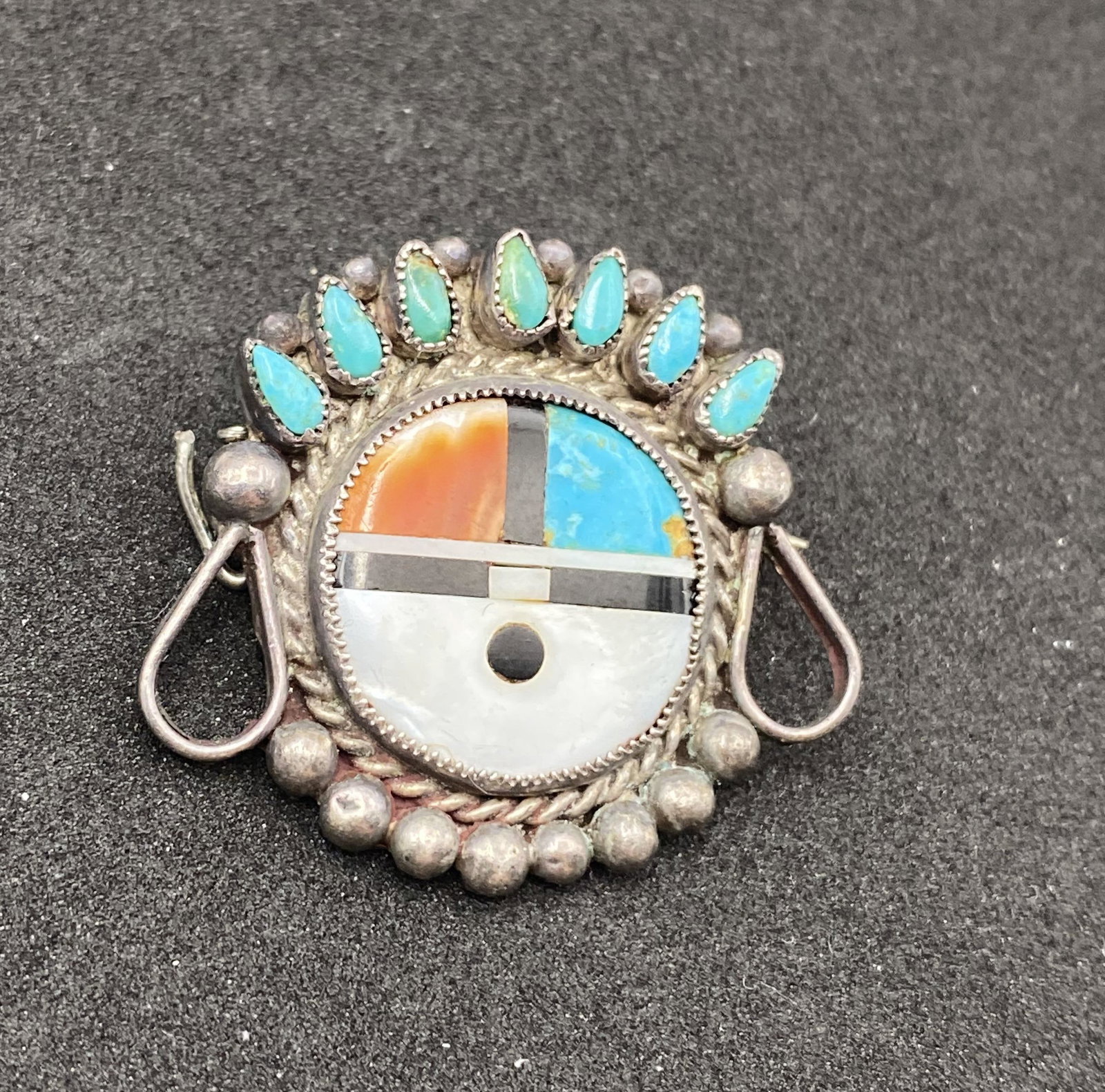 VINTAGE SUNFACE STERLING NATIVE AMERICAN PIN: NATIVE AMERICAN HANDMADE PIN BROOCH. INLAID TURQUOISE ONYX MOTHER OF PEARL AND SPINY OYSTER SHELL. UNSIGNED UNMARKED. MEASURES 1" X 1". TESTED STERLING SILVER. WEIGHS 6.2 GRAMS TOTAL. USA SHIPPING $5.
