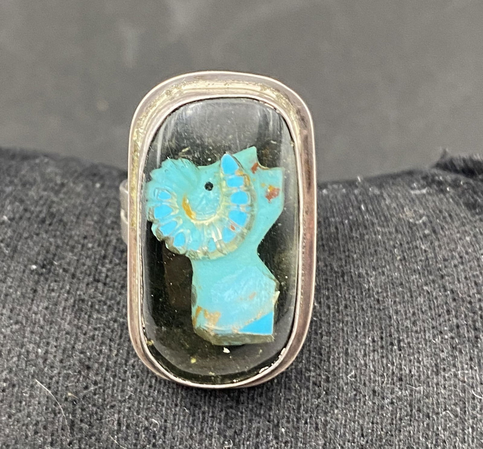 CARVED TURQUOISE RAM STERLING NAVAJO RING (1 of 4)