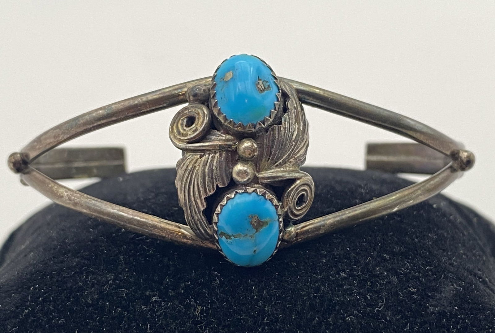 STERLING NAVAJO KINGMAN TURQUOISE BRACELET (1 of 5)