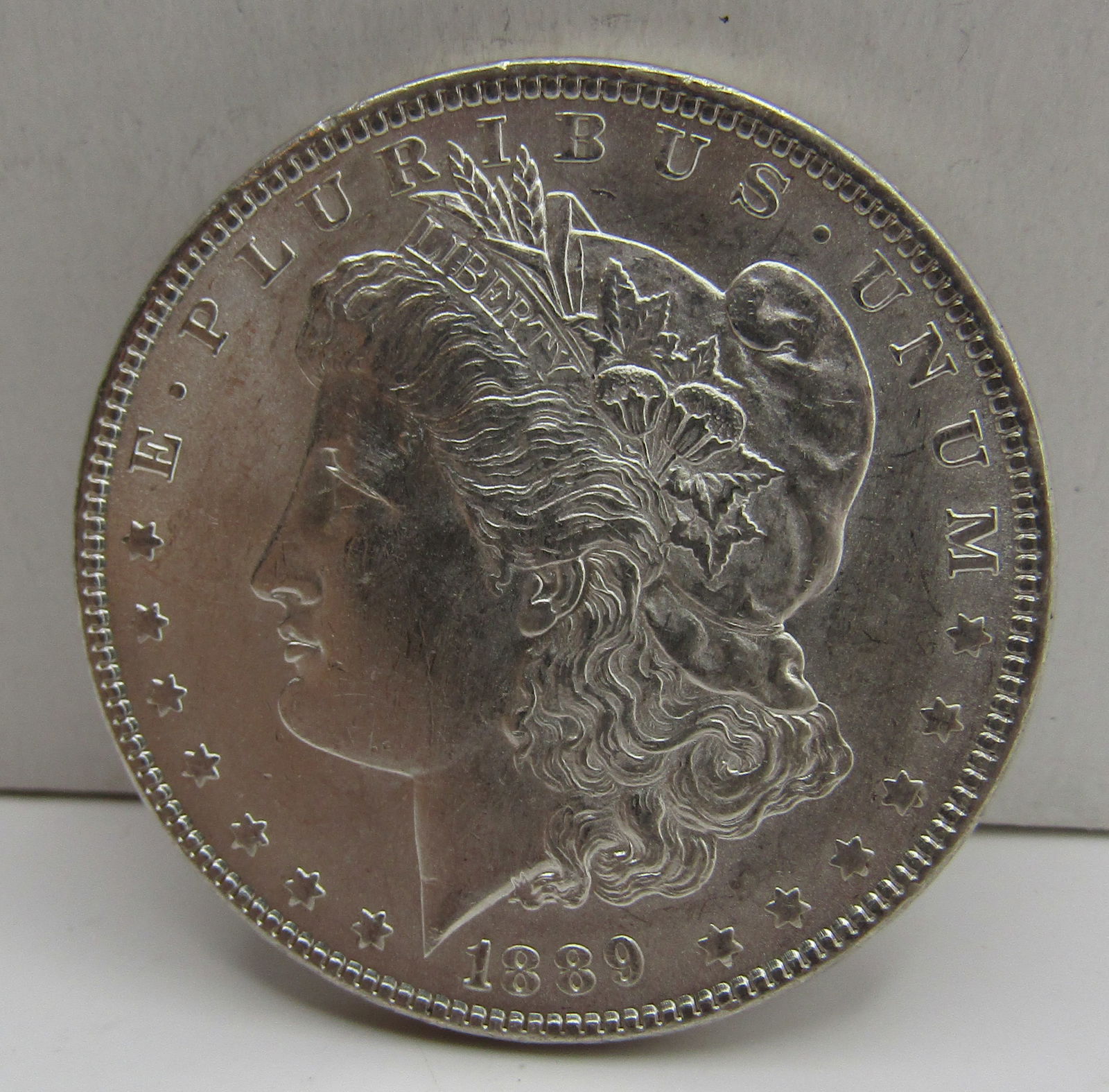 1889 MORGAN US SILVER DOLLAR COIN UNC (1 of 2)