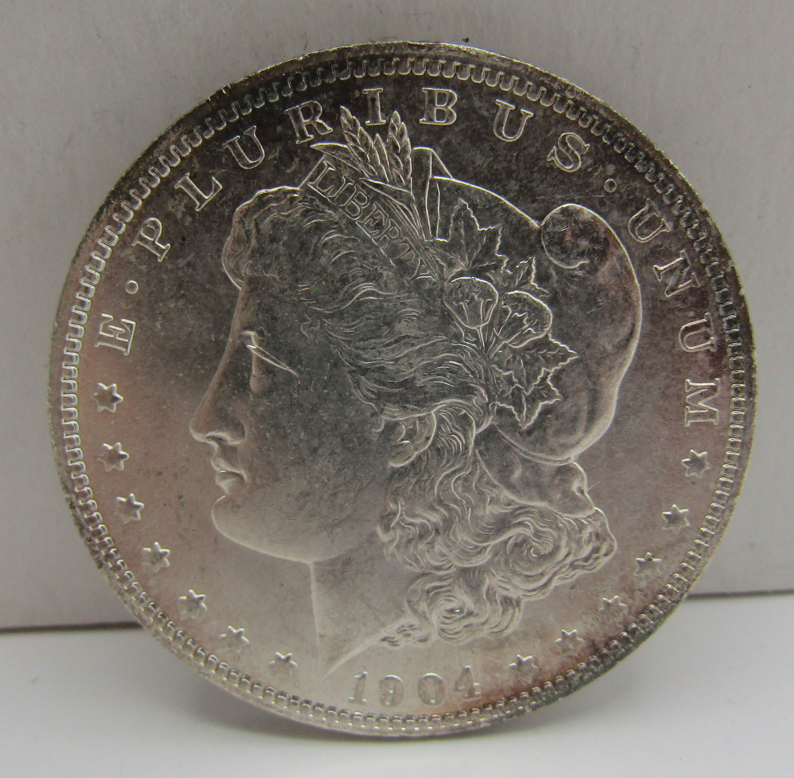 1904 O MINT UNC MORGAN US SILVER DOLLAR COIN (1 of 2)