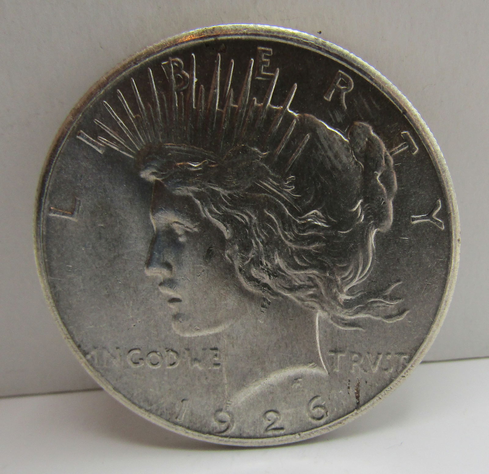 1926 UNC PEACE US SILVER DOLLAR COIN (1 of 2)