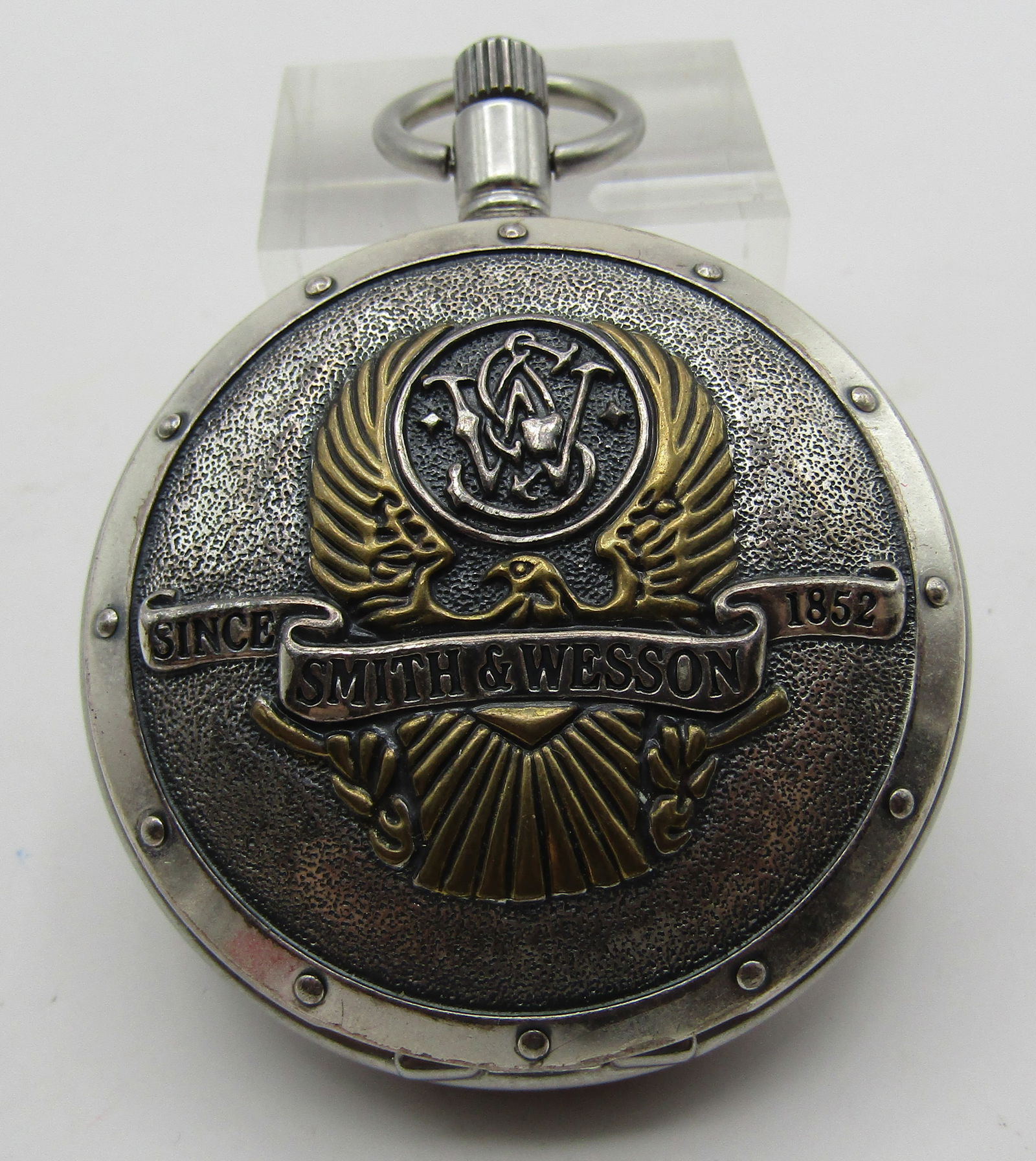 SMITH & WESSON EAGLE POCKET WATCH: SMITH AND WESSON POCKETWATCH. MOVEMENT RUNS, NOT SERVICED. CASE IN EXCELLENT USED CONDITION. MEASURES 51MM WIDE BY 71MM TALL. WEIGHS 90.4 GRAMS. USA SHIPPING $5.