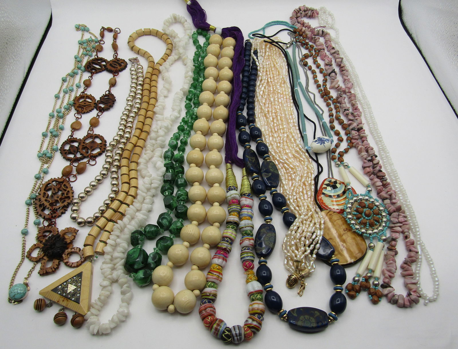 16 NECKLACE LOT PEARL STONE WOOD GLASS COLLECTION (1 of 4)