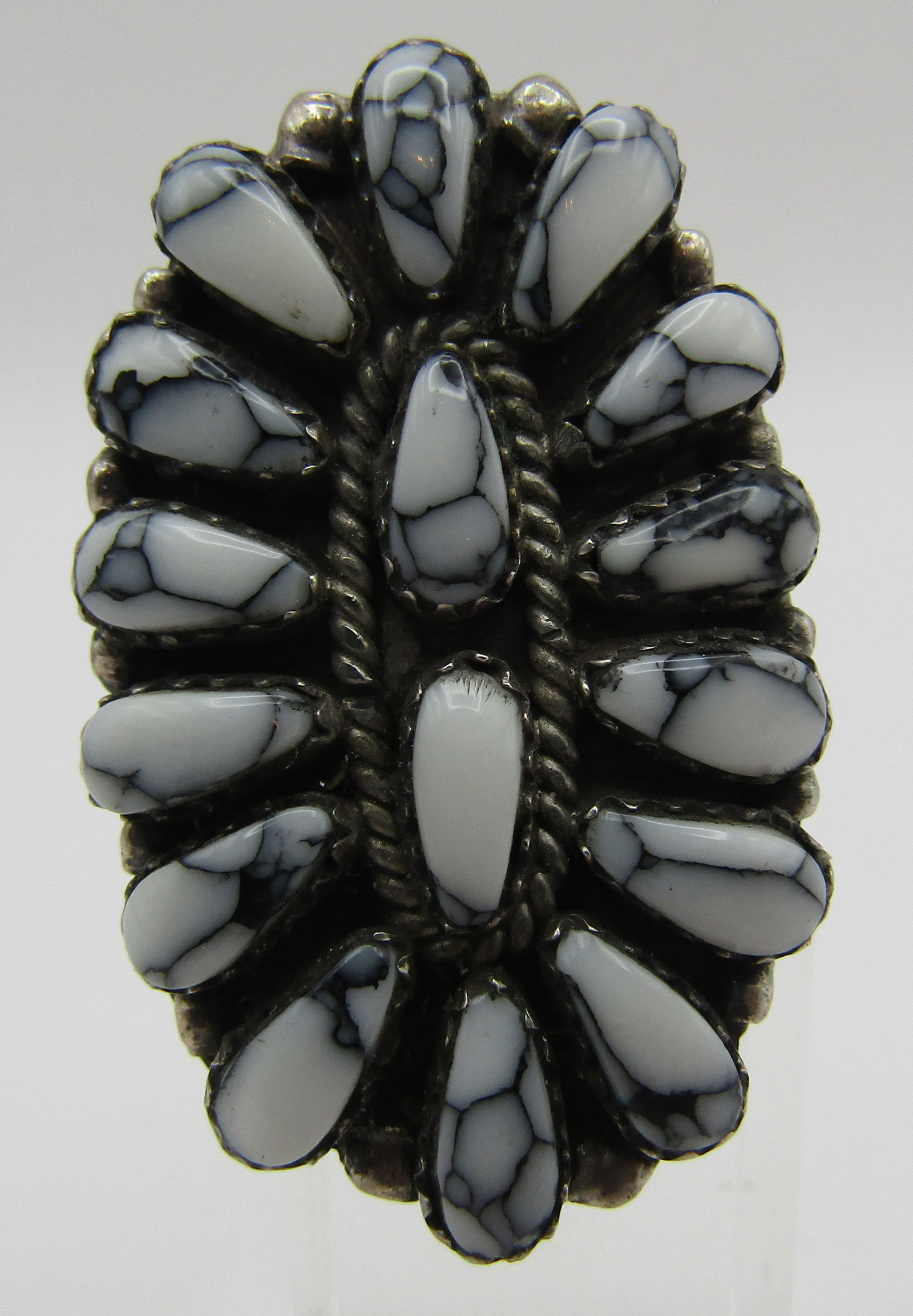 BEGAY WHITE BUFFALO RING STERLING SILVER SIZE 7.5 (1 of 3)