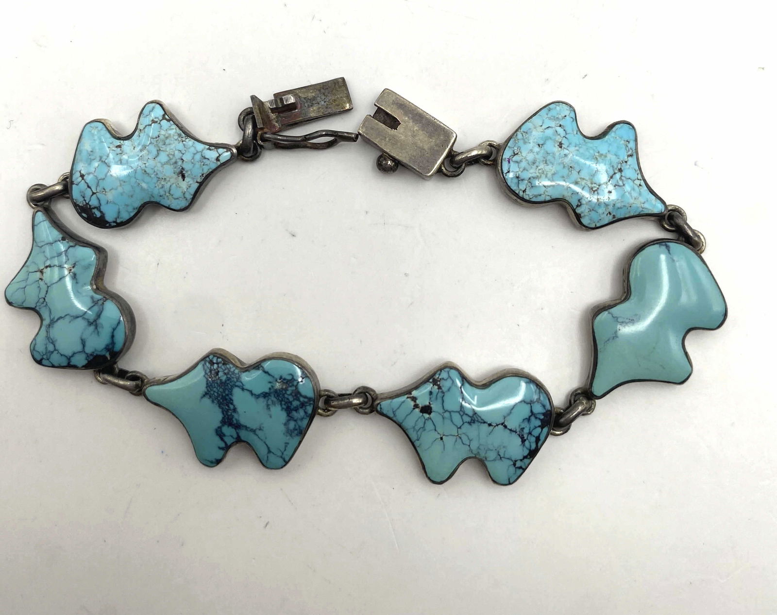 DRY CREEK TURQUOISE NAVAJO STERLING BEAR BRACELET (1 of 4)