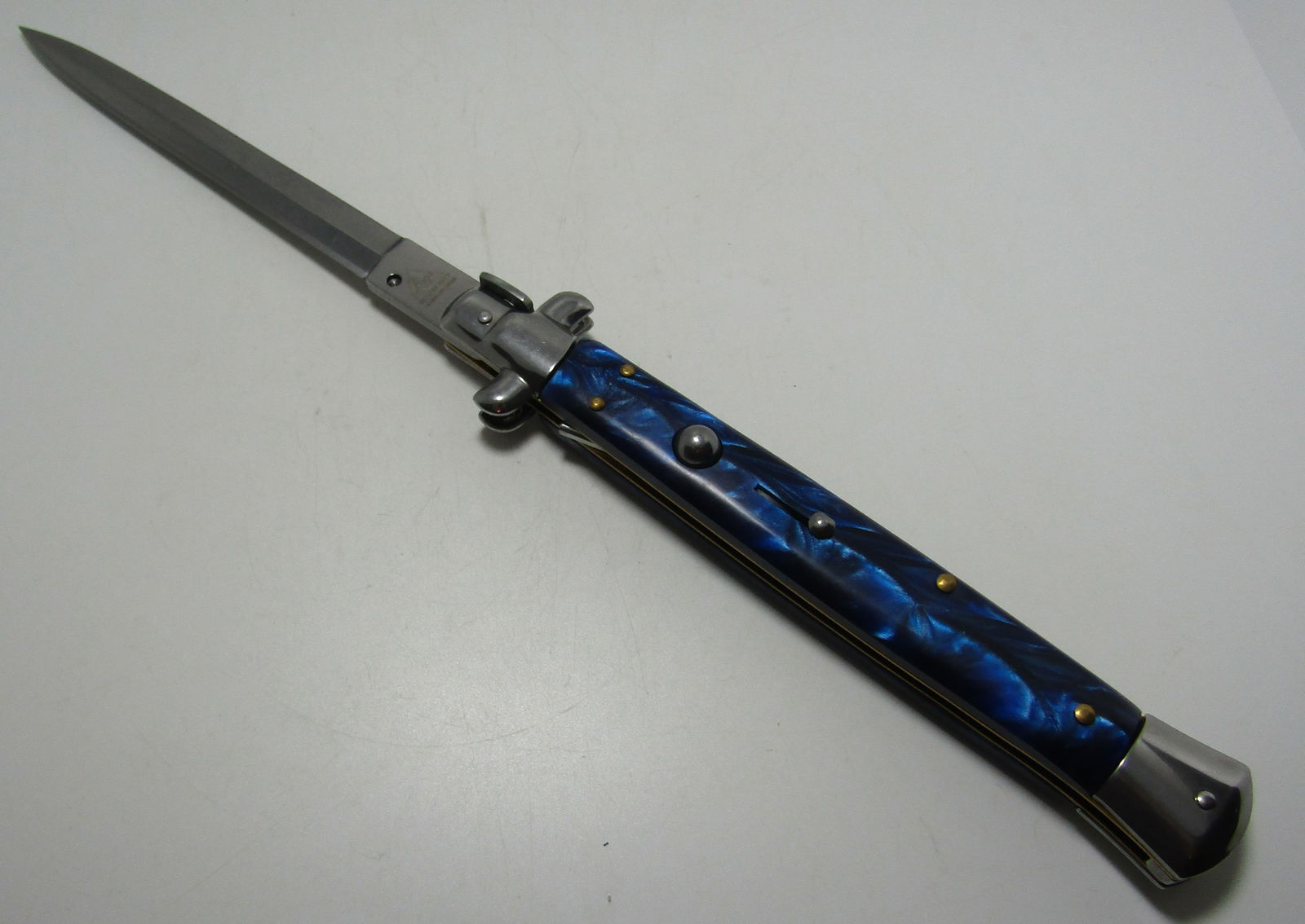LARGE STILETTO SWITCHBLADE KNIFE (1 of 3)