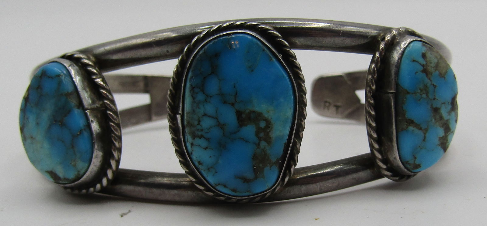 RT" BISBEE TURQUOISE CUFF BRACELET STERLING SILVER (1 of 6)