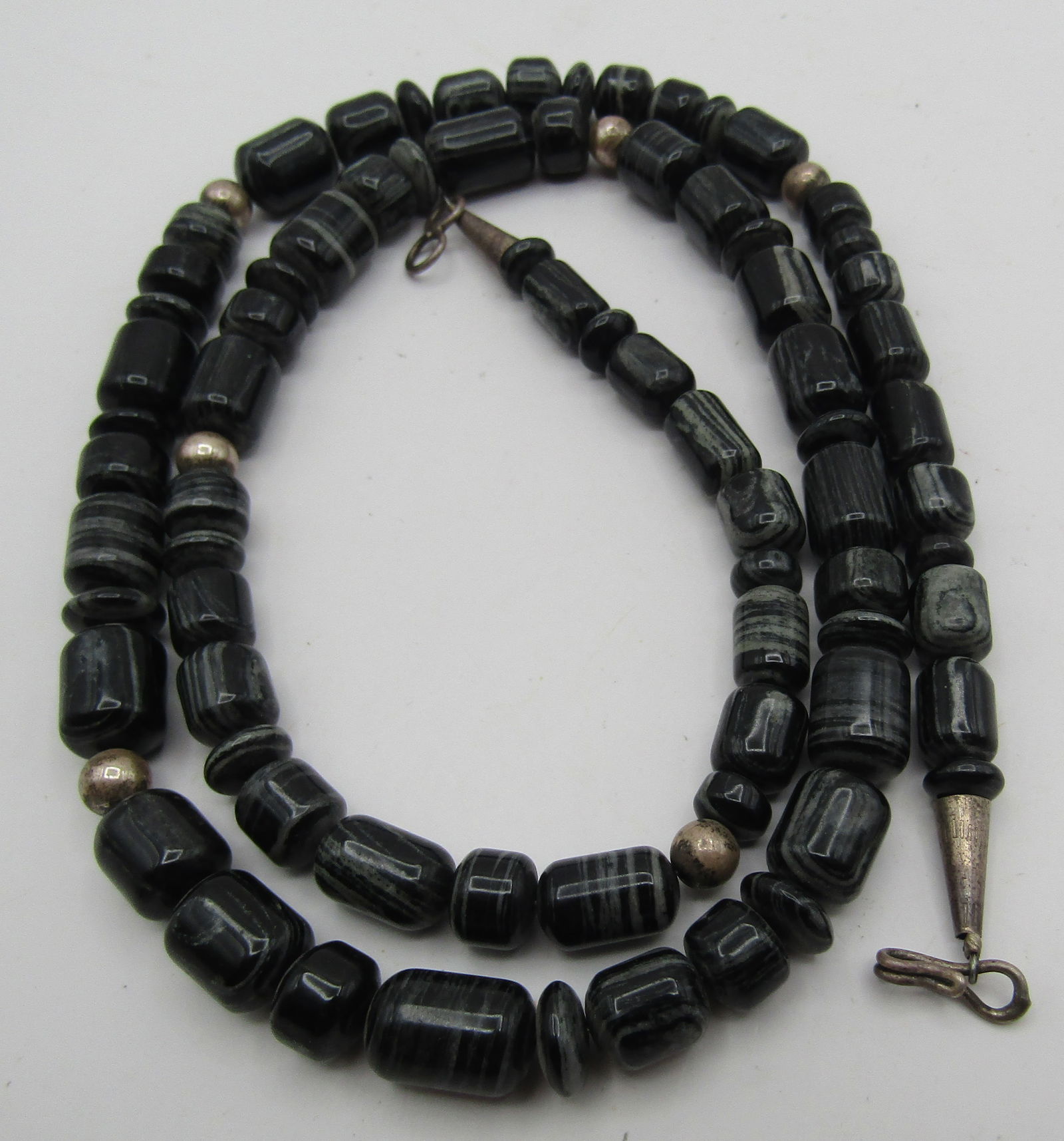 27" STONE & STERLING SILVER BEAD NECKLACE: VINTAGE ESTATE NATIVE AMERICAN SOUTHWEST NAVAJO INDIAN JEWELRY. MEASURE 27 INCHES LONG BY 8MM WIDE. WEIGHS 81.0 GRAMS. EXCELLENT USED CONDITION. USA SHIPPING $5.