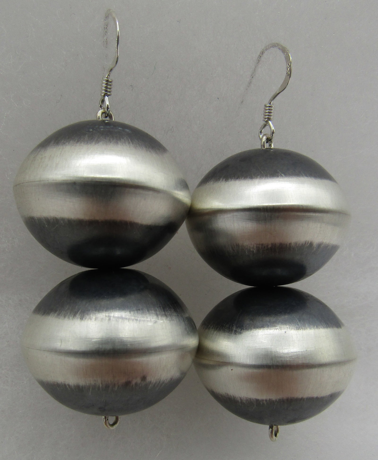 TONISHA HALEY 25MM NAVAJO PEARL EARRINGS STERLING (1 of 3)