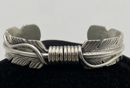 MIKE THOMAS JR STERLING NAVAJO FEATHER BRACELET