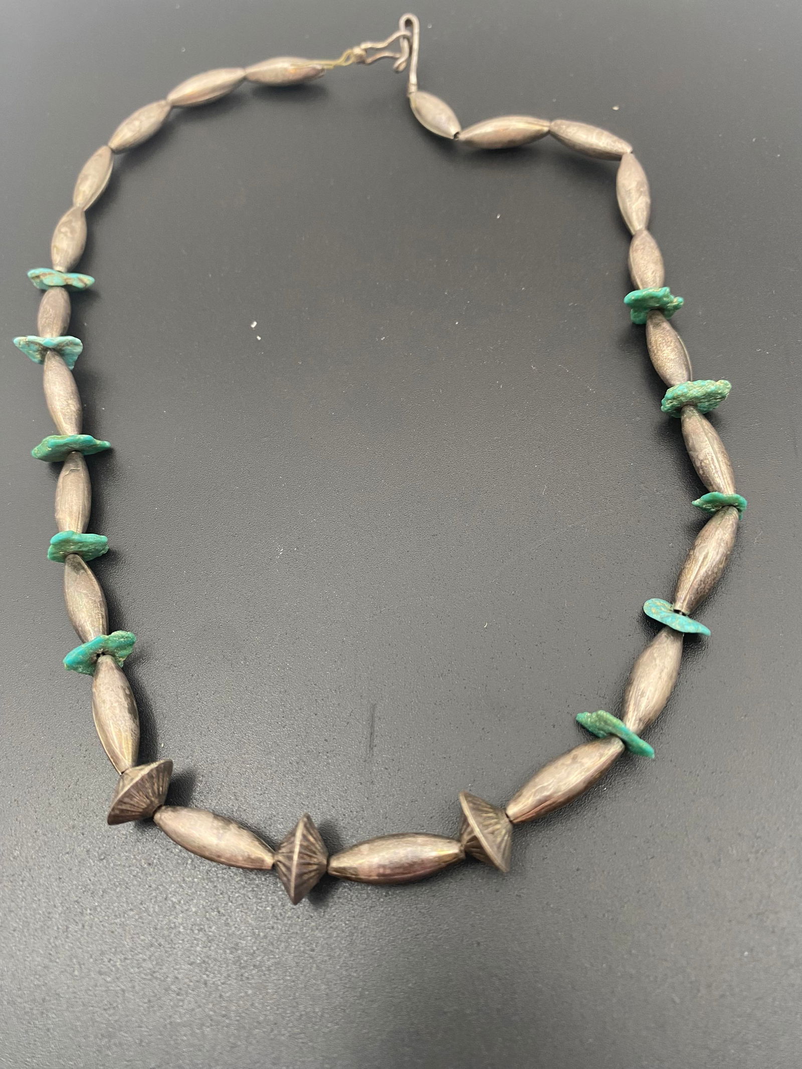 VINTAGE NAVAJO PEARL BEAD TURQUOISE NECKLACE (1 of 3)