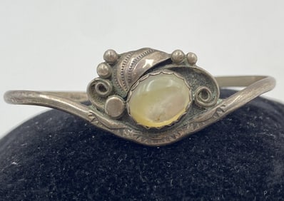 ANNA BEGAY NAVAJO STERLING SHELL PEARL BRACELET