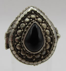 POISON RING STERLING SILVER HIDDEN CONPARTMENT