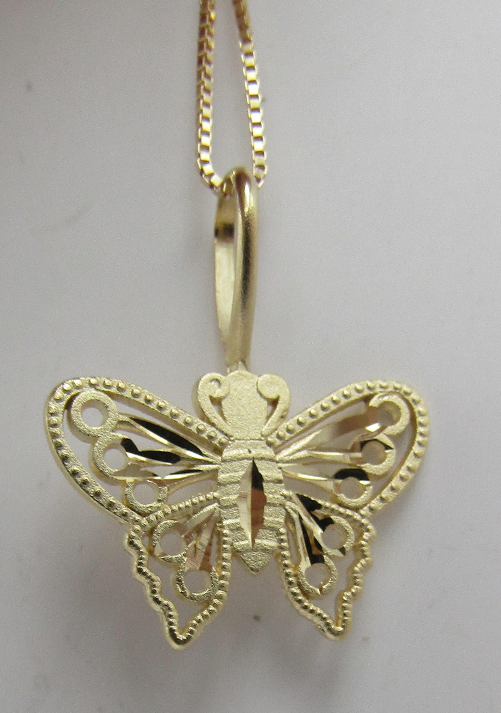 14K GOLD BUTTERFLY PENDANT NECKLACE DIAMOND CUT: GENUINE MARKED "14K" YELLOW GOLD BUTTERFLY (3/4" X 3/4") PLUS A 14K CHAIN THAT MEASURES 17 INCH LONG. WEIGHS 1.7 GRAMS. EXCELLENT USED CONDITION. USA SHIPPING $5.