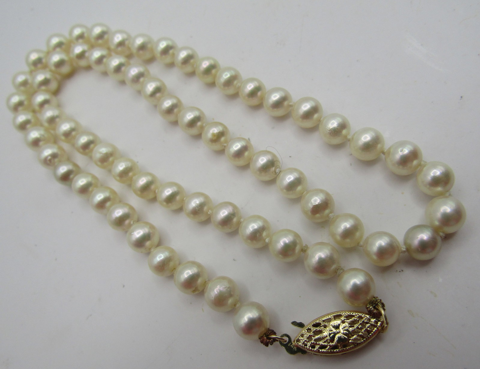 14K GOLD 7MM CULTURED PEARL NECKLACE 18": GENUINE MARKED "14K" YELLOW GOLD AND 7MM CULTURED PEARL NECKLACE. MEASURES 18 INCHES LONG. WEIGHS 20.0 GRAMS. EXCELLENT USED CONDITION. USA SHIPPING $5.