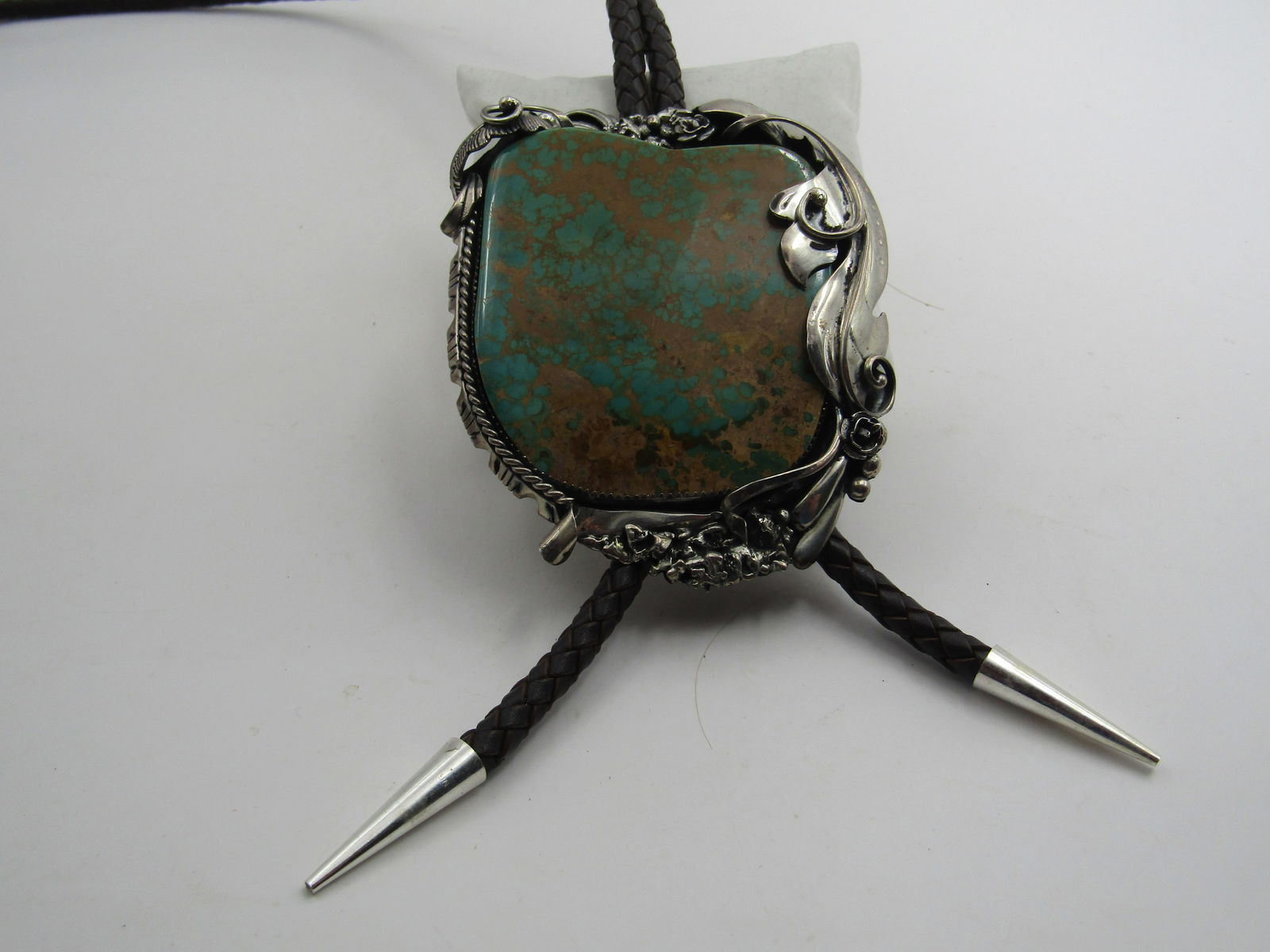 ROYSTON TURQUOISE STERLING NATIVE BOLO TIE (1 of 2)