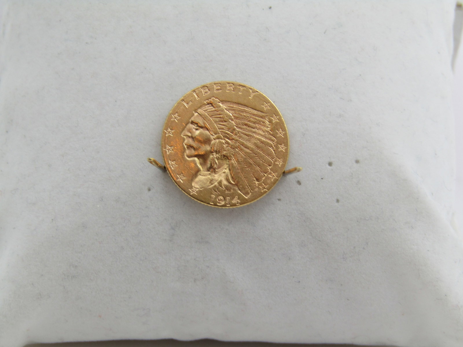 1914 D GOLD INDIAN 2 1/2 DOLLAR COIN: AU 1914 D 2 1/2 DOLLAR INDIAN GOLD COIN. USA SHIPPING $5.