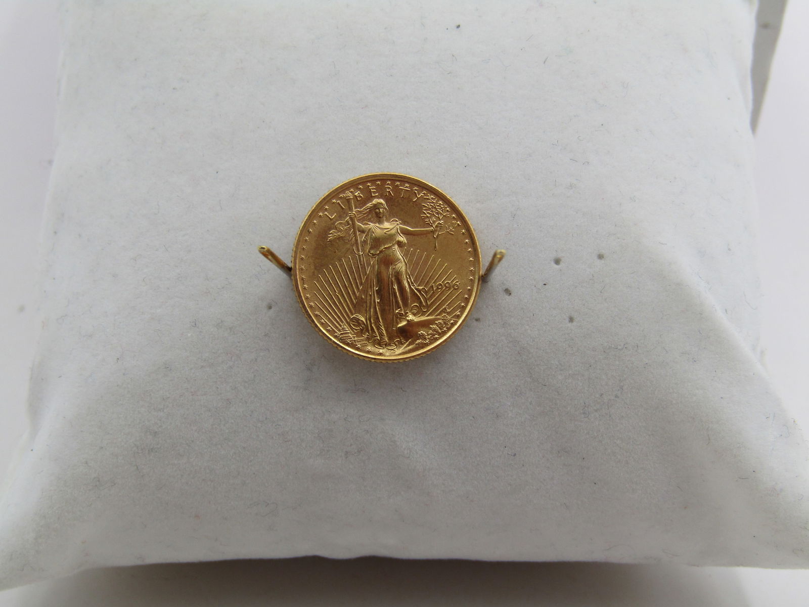 1996 US 5 DOLLAR GOLD EAGLE COIN UNC (1 of 2)