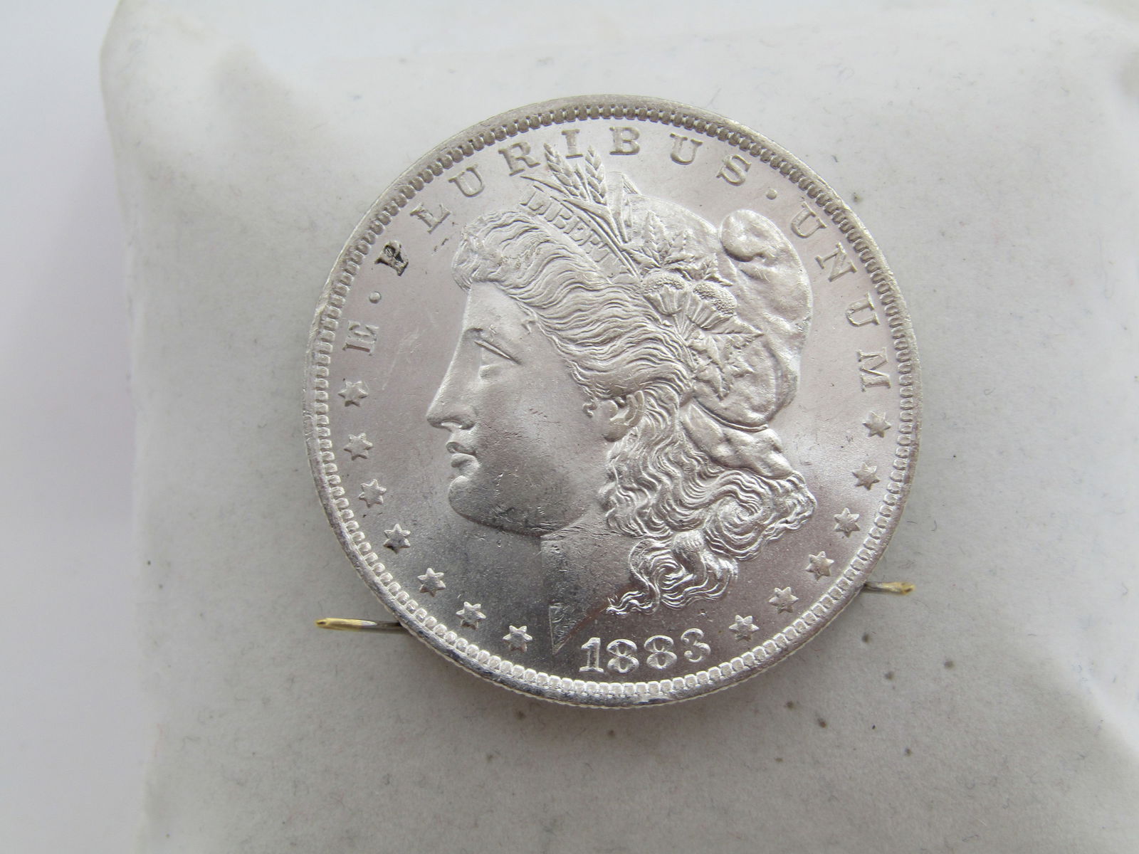 UNCIRCULATED 1883 NEW ORLEANS SILVER DOLLAR (1 of 2)