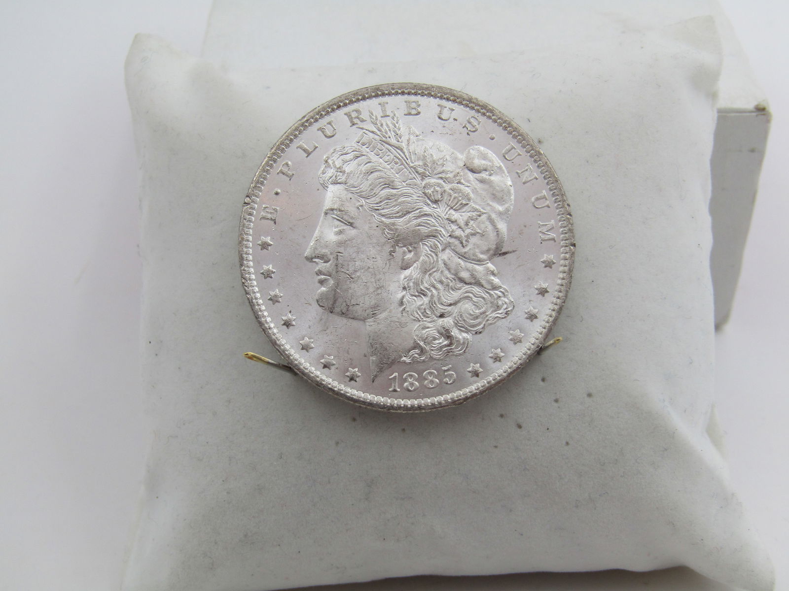 UNCIRCULATED1885 NEW ORLEANS SILVER DOLLAR (1 of 2)