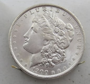 UNCIRCULATED 1900 NEW ORLEANS SILVER DOLLAR (1 of 2)