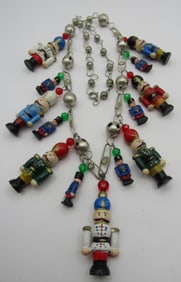 28" CHRISTMAS 7 WOODEN SOLDIER NECKLACE