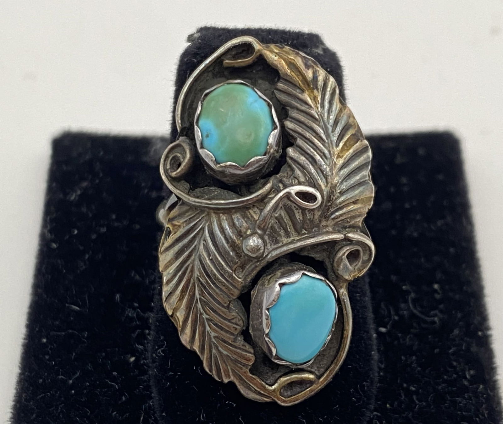"FA" VINTAGE STERLING NAVAJO TURQUOISE RING (1 of 3)