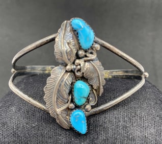 "VB" VINTAGE NAVAJO STERLING TURQUOISE BRACELET