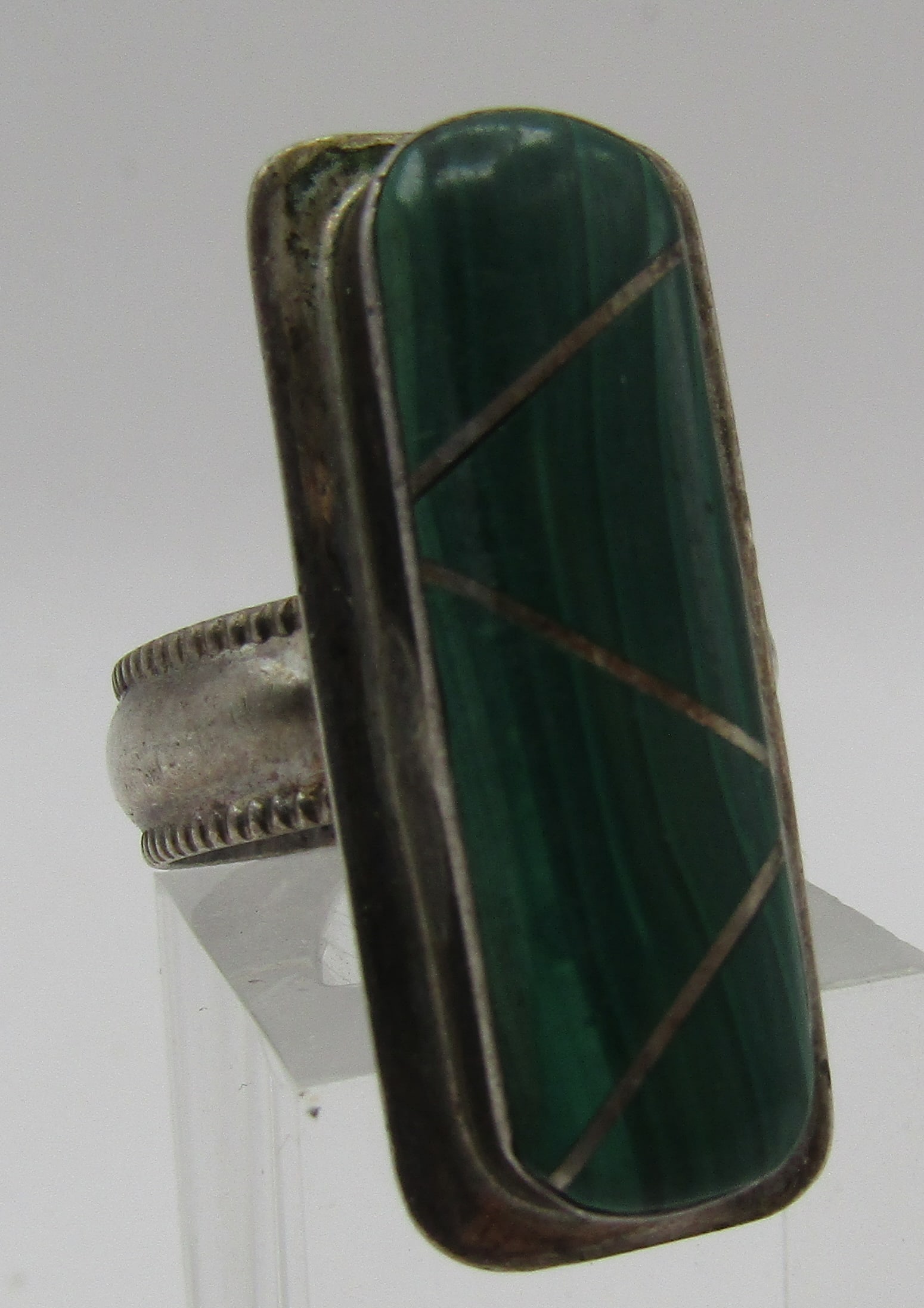 INLAID MALACHITE RING STERLING SILVER SIZE 6: VINTAGE ESTATE HANDMADE MALACHITE RING. MEASURES 1 INCH BY 1/2 INCH. SIZE 6. WEIGHS 8.0 GRAMS, TESTED STERLING SILVER. EXCELLENT USED CONDITION. USA SHIPPING $5.