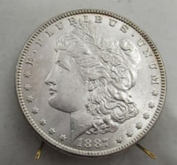1887 UNCIRCULATED MORGAN SILVER DOLLAR (1 of 2)