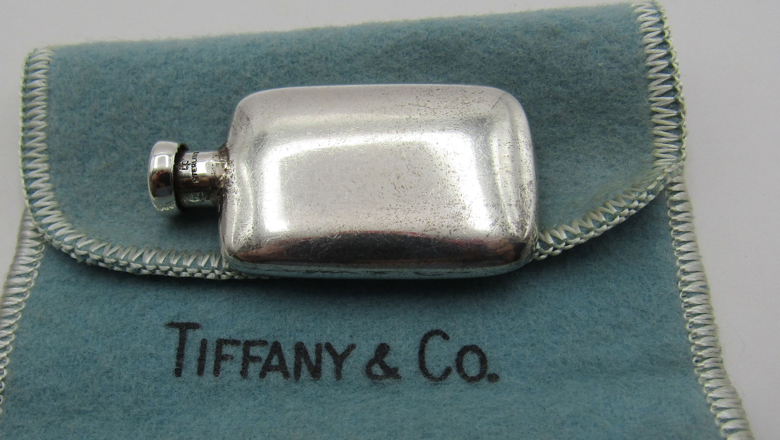 TIFFANY & CO PERFUME BOTTLE STERLING SILVER (1 of 3)