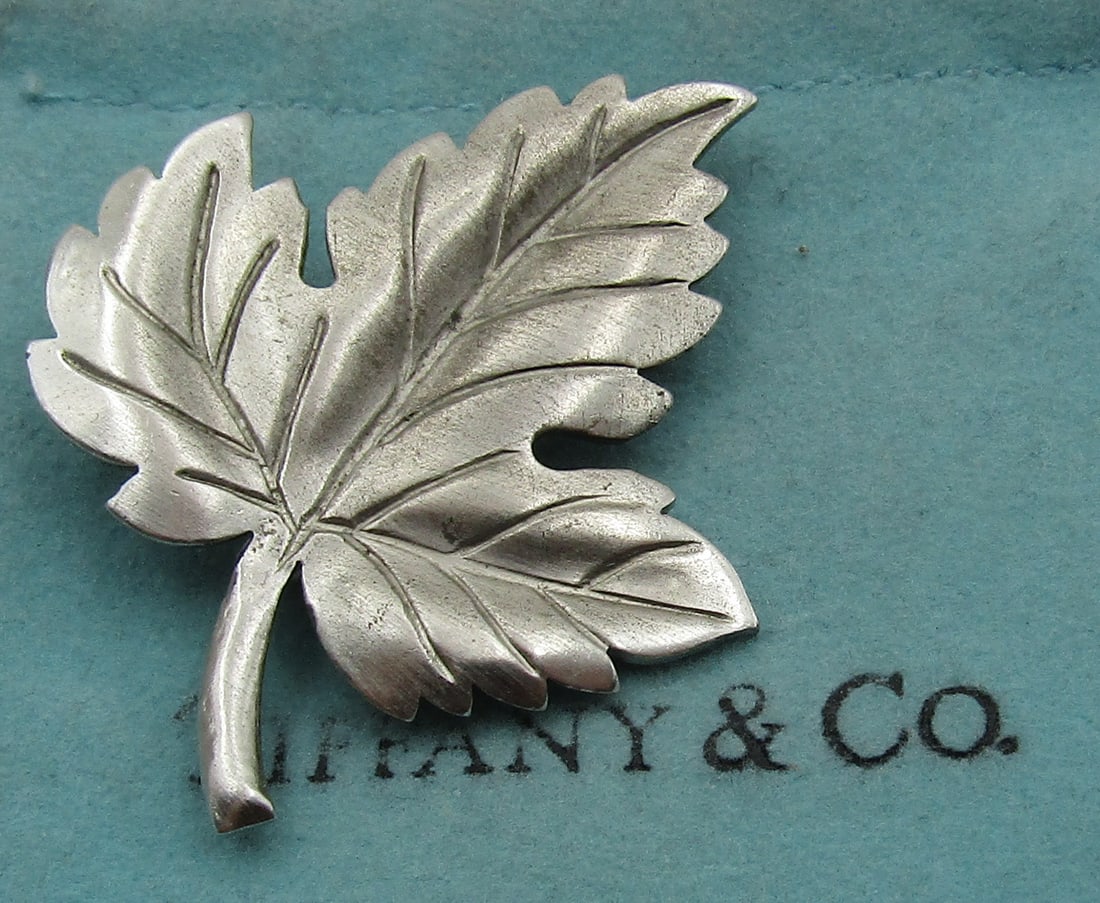 TIFFANY & CO MAPLE LEAF PIN STERLING SILVER BROOCH (1 of 4)