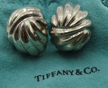 TIFFANY & CO EARRINGS STERLING SILVER W POUCH