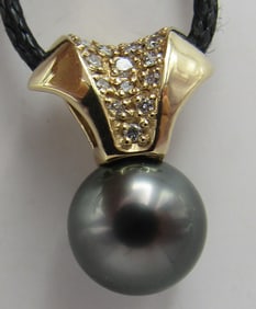 S" 14K GOLD .20CT DIAMOND 10MM BLACK PEARL PENDANT