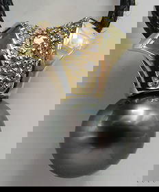 S" 14K GOLD .20CT DIAMOND 10MM BLACK PEARL PENDANT: GENUINE MARKED "S IN A SHIELD & 14K" VINTAGE ESTATE 10.5MM CULTURED BLACK PEARL WITH 17 DIAMONDS MOUNTED IN14K YELLOW GOLD. WEIGHS 4.3 GRAMS. MEASURES 21MM BY 14MM. EXCELLENT CONDITION. USA SHIPPING $