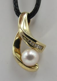 10K GOLD 6MM PEARL 4 DIAMOND NECKLACE PENDANT 2.9g
