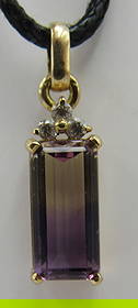 18K GOLD WATERMELON TOURMALINE 3 DIAMOND PENDANT: VINTAGE ESTATE MEASURES 1 INCH BY .25 INCH WIDE. WEIGHS 2.2 GRAMS, TESTED 18K YELLOW GOLD. EXCELLENT USED CONDITION. USA SHIPPING $5